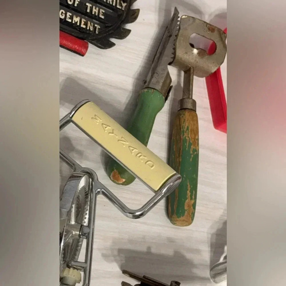 28pc Lrg Lot Vintage/Antique 10lb Kitchen Beaters,Tins,Utensils,Crock Farmhouse - Picture 6 of 17